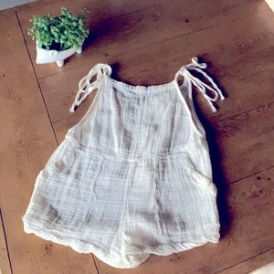 Abercrombie & Fitch girls gauze jumper. Cream colored. Size S